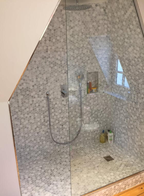 Douche italienne et robinetterie encastrée